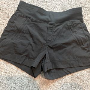Athleta Trekkie North Short Size 8